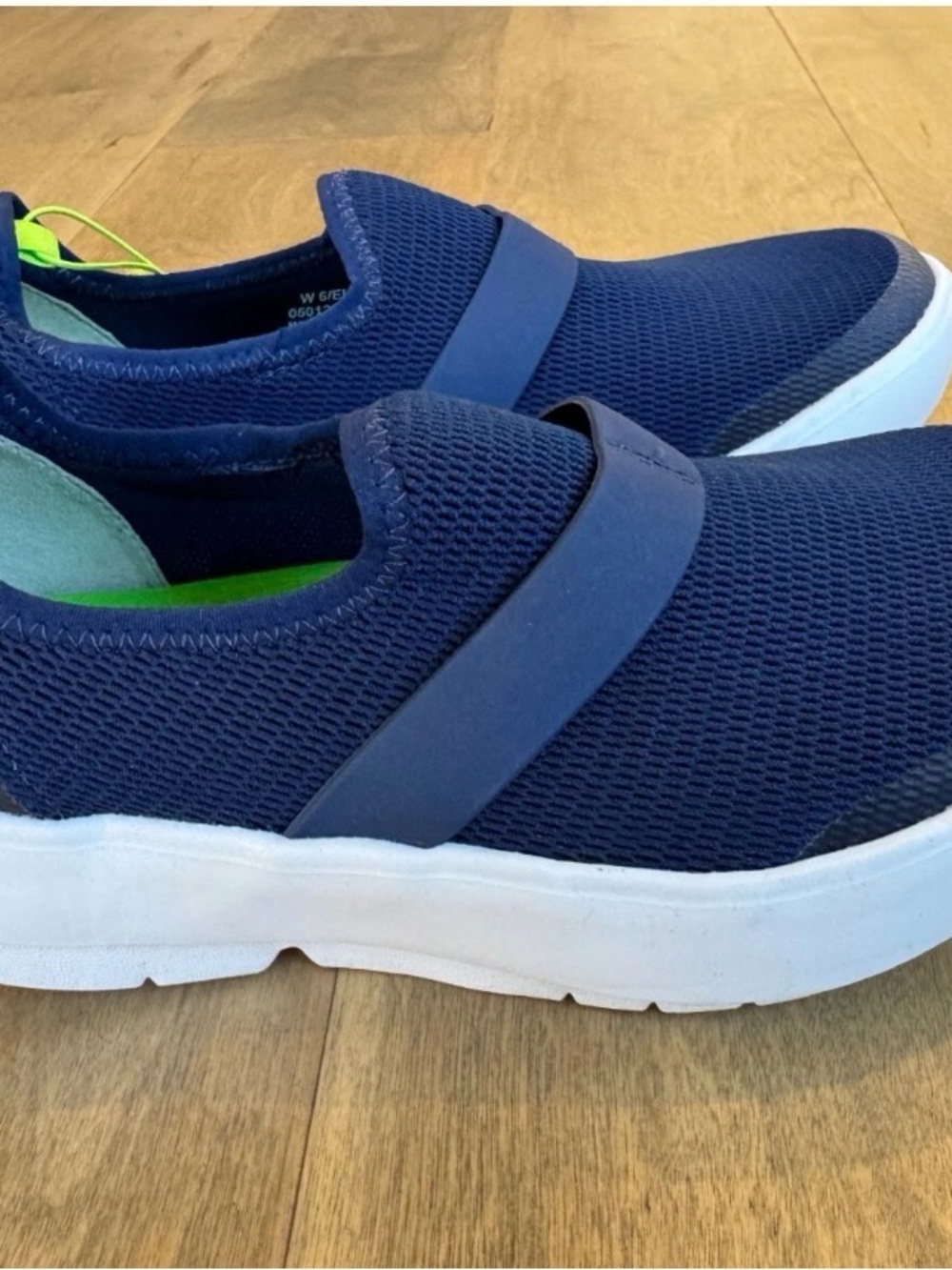 OOFOS Men's Slip-On Sneakers in Navy and White